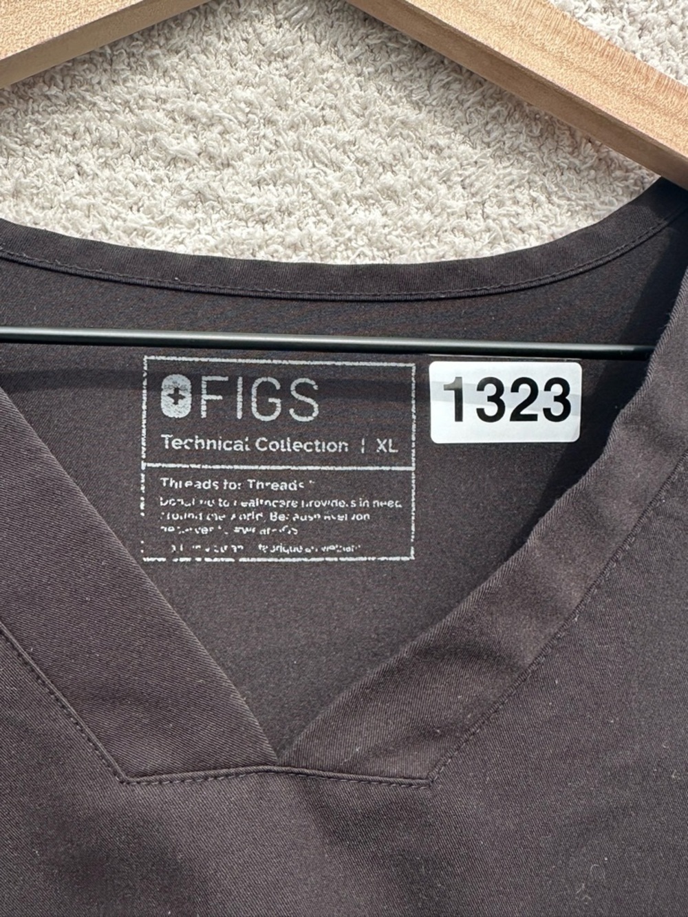 Figs Technical Collection Black Scrub Top XL V Neck Medical Healthcare Uniform - Picture 3 of 4